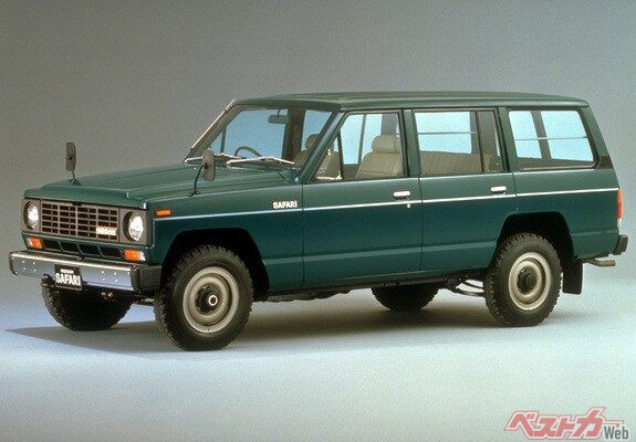 日産 初代サファリ。源流となるのは現在でも輸出名として使用されているパトロールの初代モデルで、1951年まで遡ることになる