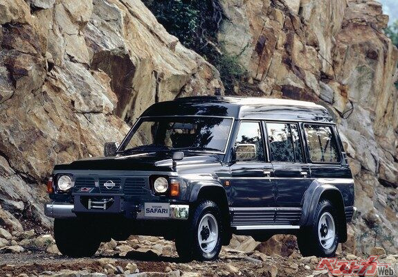 日産 2代目サファリ。1989年にライバルのランドクルーザーが80系へとフルモデルチェンジした際に丸みを帯びた乗用車スタイルとなったことで後れを取ることになった