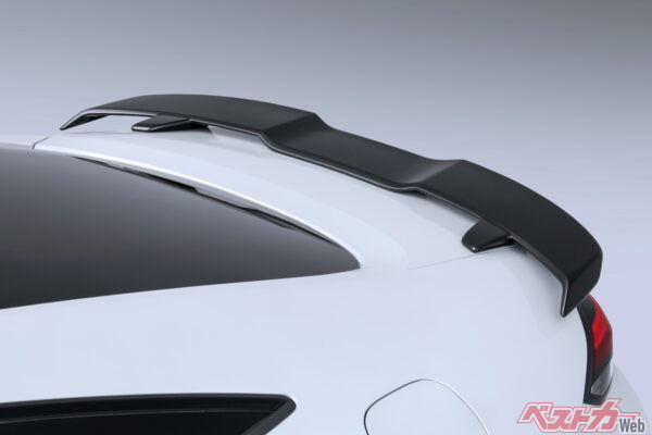 中央がえぐれたウィング形状はとてもかっこいい!!