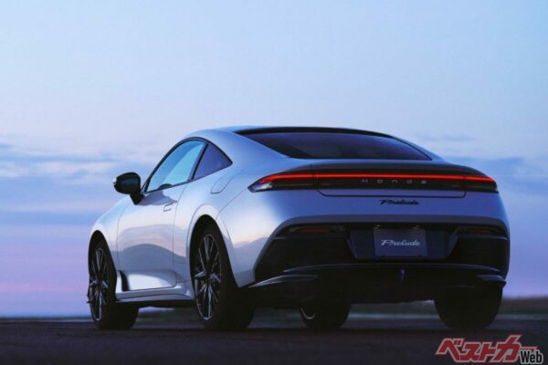 なだらかなルーフラインをはじめ、伸びやかなプロポーションが特徴の新型プレリュード。大人のデートカーとしての雰囲気充分だ