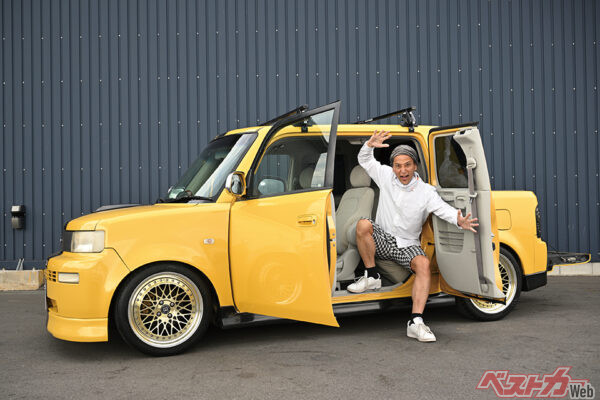 2001年から2003年まで販売されたトヨタ bBオープンデッキ（中古相場：40万～180万円）