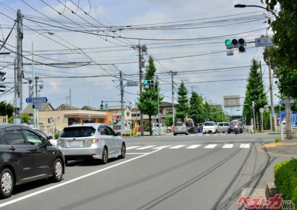 予測不能の「あおりハンドル」。遭遇してヒヤッとした人や、その傍若無人ぶりに怒り心頭だったという人も多いだろう（Marimo＠Adobestock）