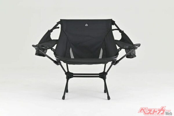 注目すべきは、「ひじ掛け付きなのに軽量コンパクト」という点