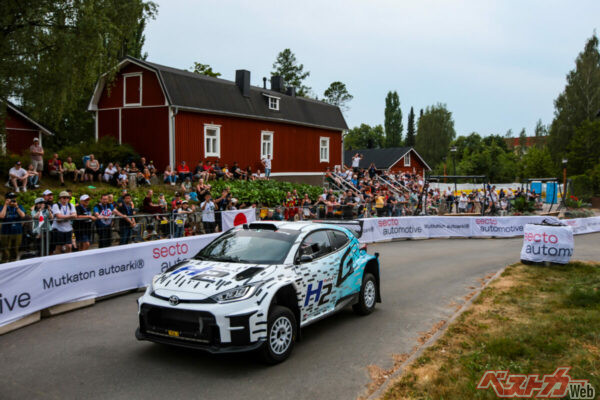 強烈な加速とレーシングサウンドを響かせて疾走するGRヤリスラリー2 H2コンセプト