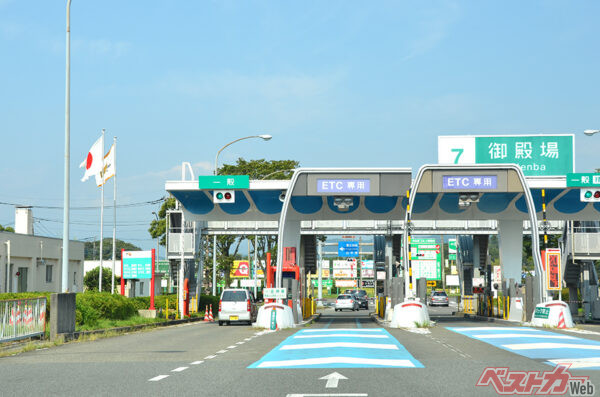 東名高速御殿場ICを降り、一路篭坂峠経由で山中湖畔へ向かう。山中湖で中間燃費を計測