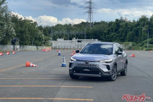2025年5月に出たばかりのカローラ クロス。この最新車を運転できるだけでなく、開発陣からの解説付き！　なんと豪華な！