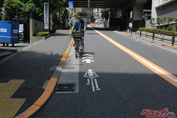 逆走や「ながらスマホ」など、クルマでやってはいけないことは基本的に自転車でもNGとなる