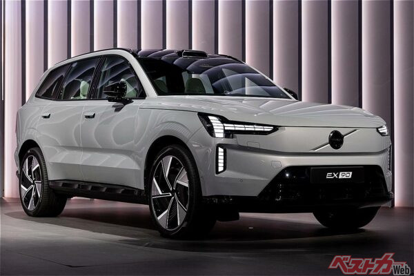 ボルボの電動SUV「EX90」。ルーフに見える空気取り入れ口のようなものがLiDARだ