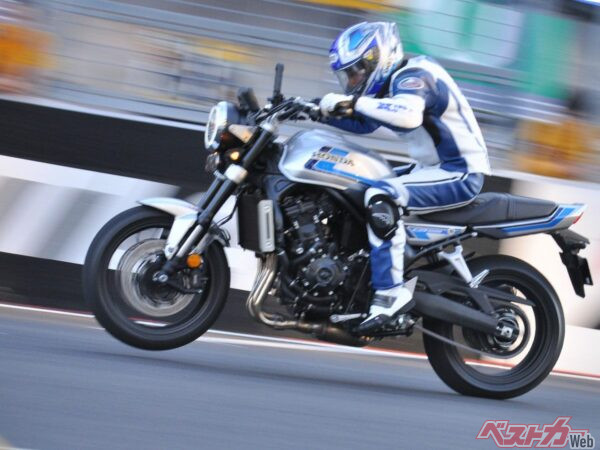 【試作車、ウイリーさせちゃうぜ～！！】ホンダCB1000Fコンセプトが初走行を披露！ ライダーの丸山浩さんにインプレを聞いてみた