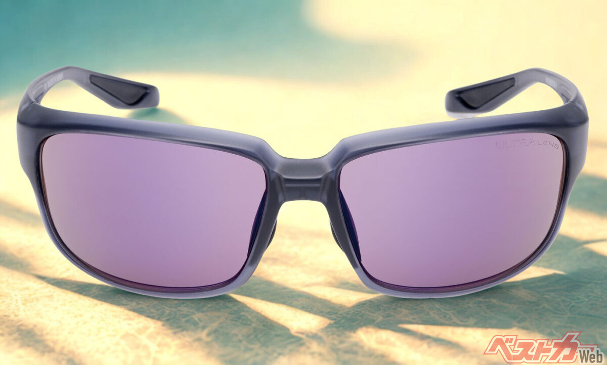 驚きの視界体験！ 信号や標識の色が自然と目に入る「ドライビング