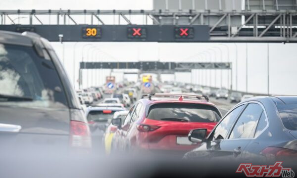 アプリで交通事故削減と地域活性化!?　アイシンが沖縄県警や大学と提携し実証実験開始！　