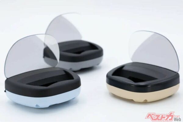 サイズとしては非常にコンパクト。手軽にHUDを体験できる