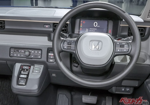 ホンダ「最新”軽”EV」の内装が超シンプルで推せる！　「ホンダN-ONE e:」のインパネにディスプレイないって英断だわ