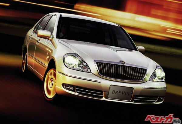 「小さな高級車」の意味合いから「鎌倉ベンツ」と呼ばれたトヨタ ブレビス。クルマの出来はなかなか良かったものの、「小さいのに安くはないクルマ」と理解されず、2007年6月に販売終了