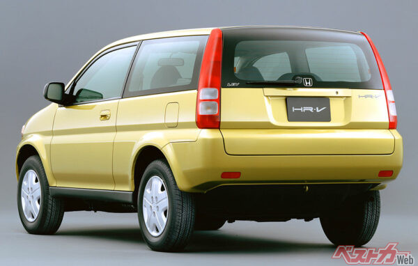 フロントからリアにつらなるシャープなサイドウィンドウなど、デザイン面は一部では高い評価を得た