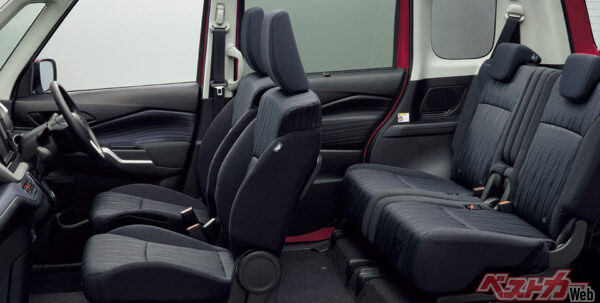 2列シートに割り切ったことで座席まわりは広い