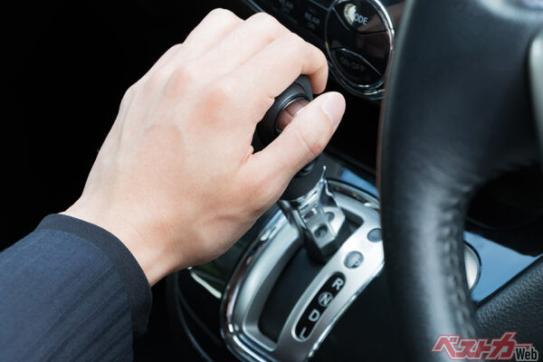 「Nなら燃費がよくなる」など、誤った認識を持ちがちな「N」。ドライバーを惑わせる悩ましい存在だ。「悩ましい」の「N」か？（あんみつ姫＠AdobeStock）