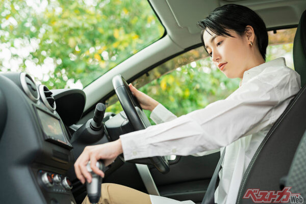 Nに入れているのを忘れ「あれ？　動かないぞ？」と慌ててDに入れて急発進！　という危険もある（One＠AdobeStock）