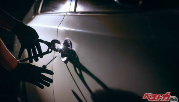 車両本体の盗難発生時間が多いのは22時～翌朝9時（toa555＠Adobe Stock）