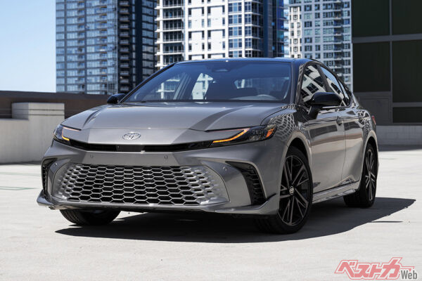 トヨタ カムリ。日本では2023年に生産終了したカムリだが、北米ではモデルチェンジした新型が販売されている