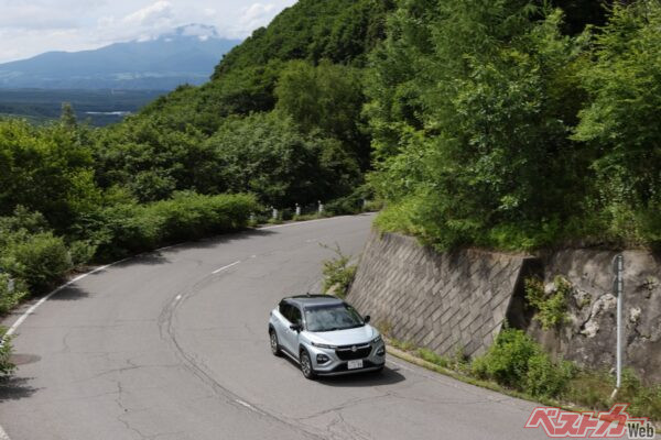 Suzuki Фронкс - доступный и практичный SUV для молодых водителей