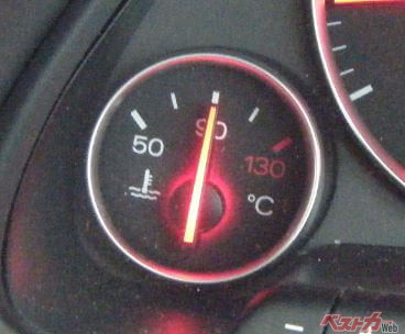 水温計が90℃以上になることが頻発した場合、注意が必要だ