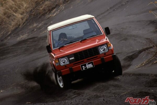 1982年登場初代パジェロのキャンバストップ