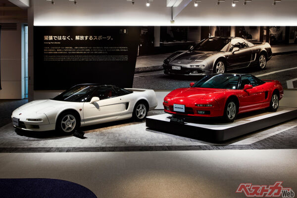 ホンダコレクションホールの展示車両の一部。向かって左はNSX-R