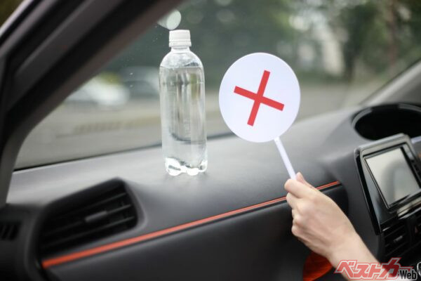 ペットボトルの車内放置も要注意!!（yamasan@AdobeStock）