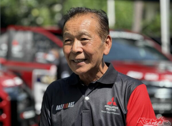 チーム三菱ラリーアートを率いる増岡浩総監督。三菱の開発陣もエンジニアとして加わり、ワークス体制で徹底的にマシンを鍛え上げる