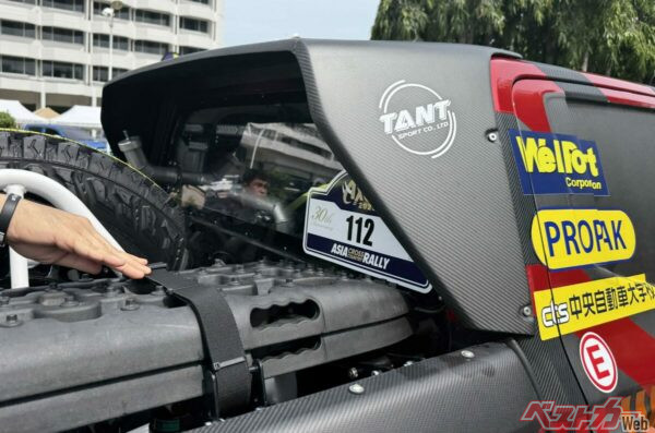 立てた状態でタイヤを積んでいるため、リアガラスとの間に空気が滞留していた。こういったネガな部分を風洞実験を通して潰したことで、トライトンの空力性能は大きく進化した