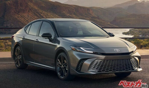 北米仕様で販売されているトヨタカムリ2025年モデル
