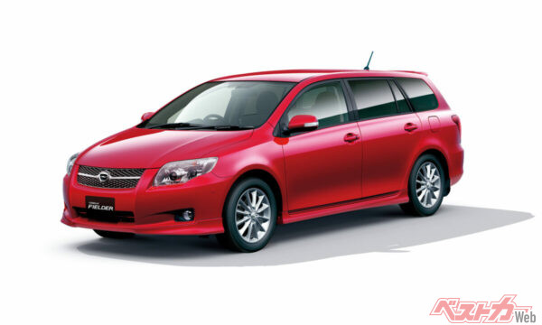 トヨタ 2代目カローラ フィールダー。ハイブリッドカーやコンパクトカー全盛の時代でも、しっかりと売れ続けた国民的ステーションワゴン