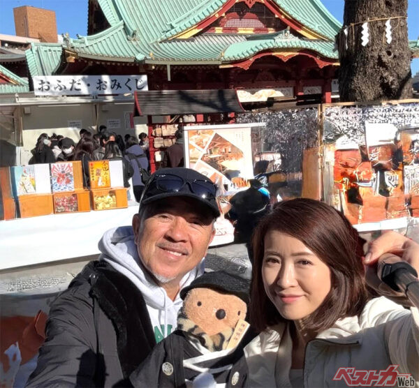 2025年1月、枝豆さんと「フモフモさん」とともに神田明神参り（ご本人のインスタグラムより）。毎年クルマでお伊勢参りにも行かれるのだとか