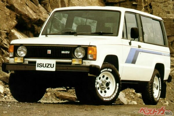 初代ビッグホーン。RVブームに先んじて登場。フロントは初代レンジローバーに似ていた