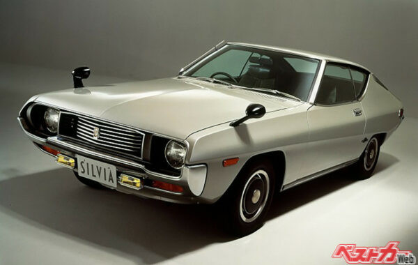 ボディサイドのえぐられ具合は今見ても凄い