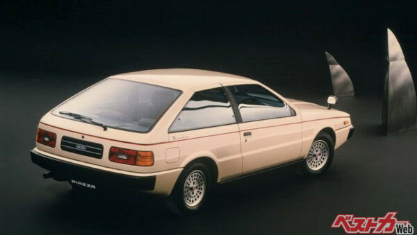 テールランプやガーニッシュなどリア回りのデザインも高い評価を受けたが「マヨネーズ」の容器に見えますか？