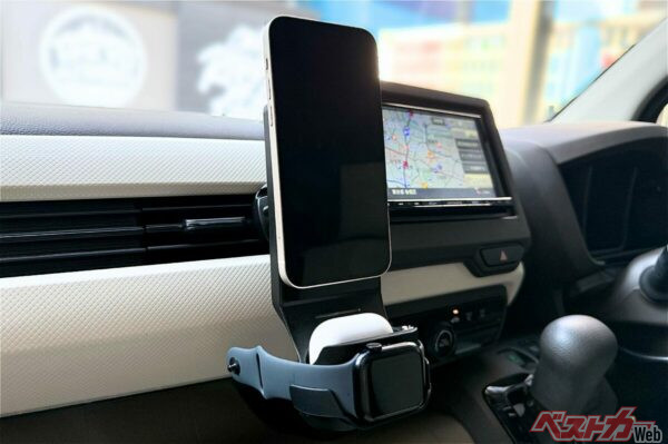 アップル信者歓喜!!　iPhoneとウォッチとAirPodsを同時に無線充電できる神ガジェットが登場!!!