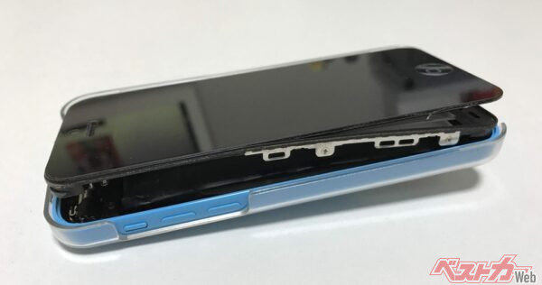 愛車を火種にしないために！　「ちょい置き」が命取り！　真夏の車内放置NGアイテム6選