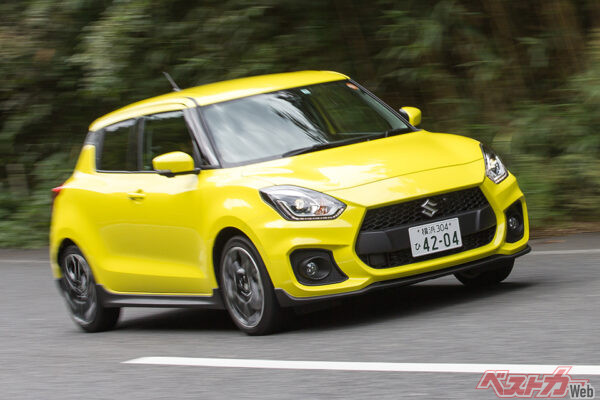 スズキ スイフトスポーツ(現行型・中古相場:約100万~370万円)新車は在庫販売となっているスイスポだが中古車は豊富