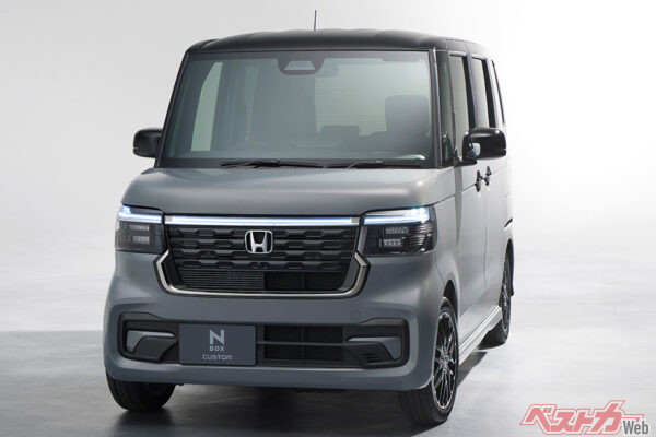 押しの強い顔立ちが人気の「カスタム」など、好みに合わせた3タイプが選べるのもN-BOXの魅力