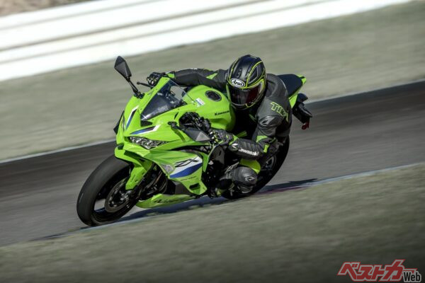 蓮ページ 4/5まで カワサキより2025年9月1日に「Ninja ZX-4R SE」「Ninja ZX-4RR