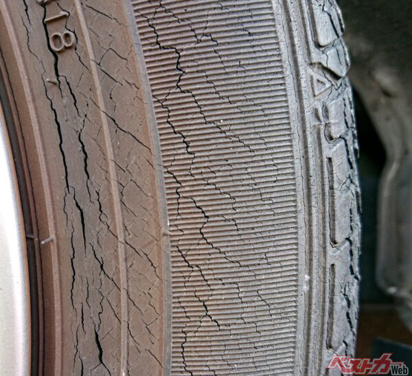 タイヤバーストで事故ったら「不可抗力」は認められない!!　猛暑シーズンは要注意!!　