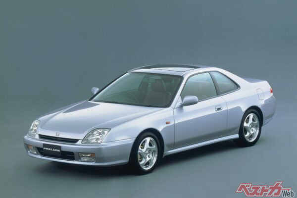 VTECは先代に引き続きH型とF型。しかし「Type S」や「SiR S spec」などのグレードでは赤ヘッドで、220psを叩き出し、先代を上回った