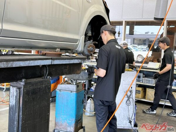新車販売などの成績は中程度でも、点検などの継続的な関係を維持することで補うことが増えてきた。