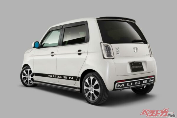 後ろからみるとよりかわいらしさとかっこよさ、そして上品さすら兼ね備えていることがわかる