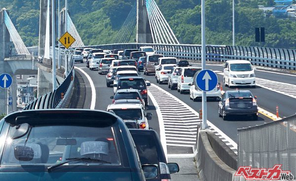 ファスナー合流は本当に渋滞を減らすことができるのか？　 日本で浸透しない3つの理由と実証効果