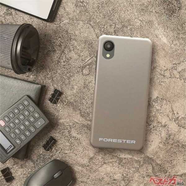 背面にはフォレスターのロゴも入る