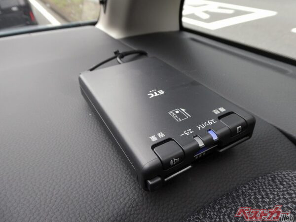 ETCの2022年問題とは、旧スプリアス規格に基づいて製造されたETC車載器は2022年に使えなくなる予定だったというもの。ただ、新型コロナの影響を考慮し、現在まで猶予されている(PHOTO:写真AC_ちぃこ。)