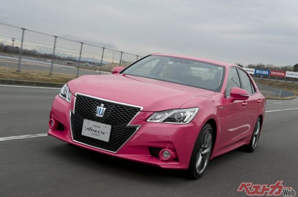 奇抜さが許されるのもクラウンというブランド力と走りのアスリートだからこそ